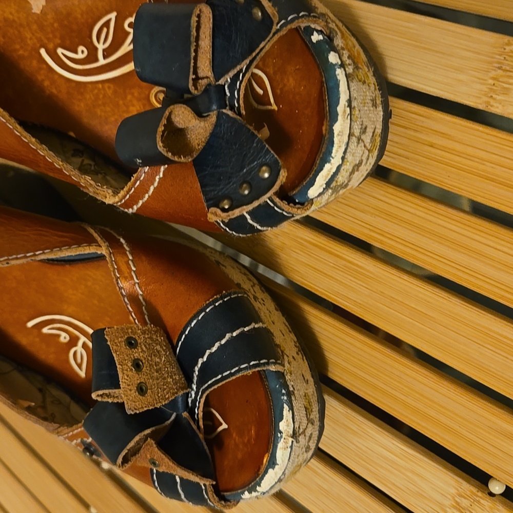 Spring step leather wedges with navy bows - Picture 5 of 7